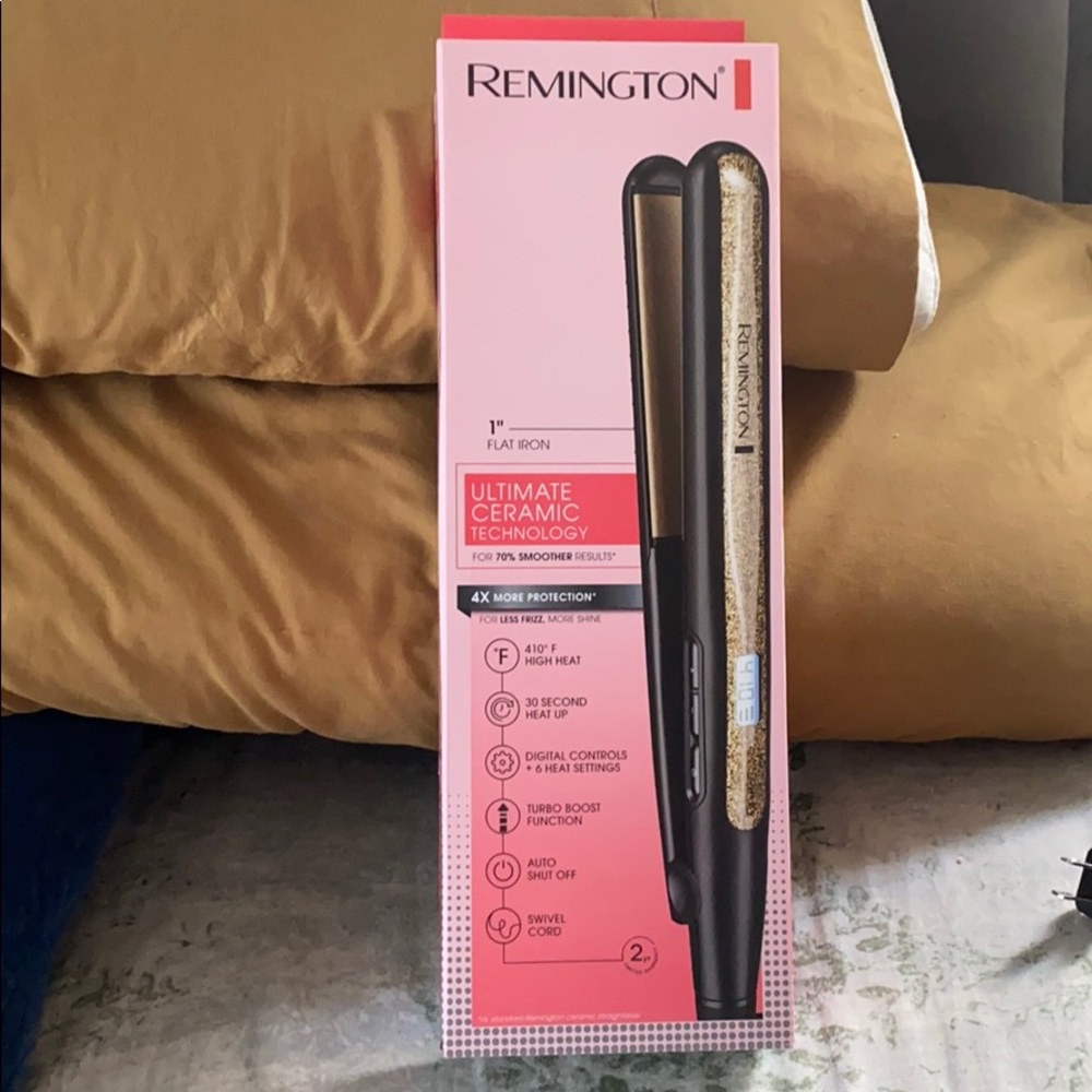 BRAND NEW REMINGTON CERAMIC FLAT IRON
